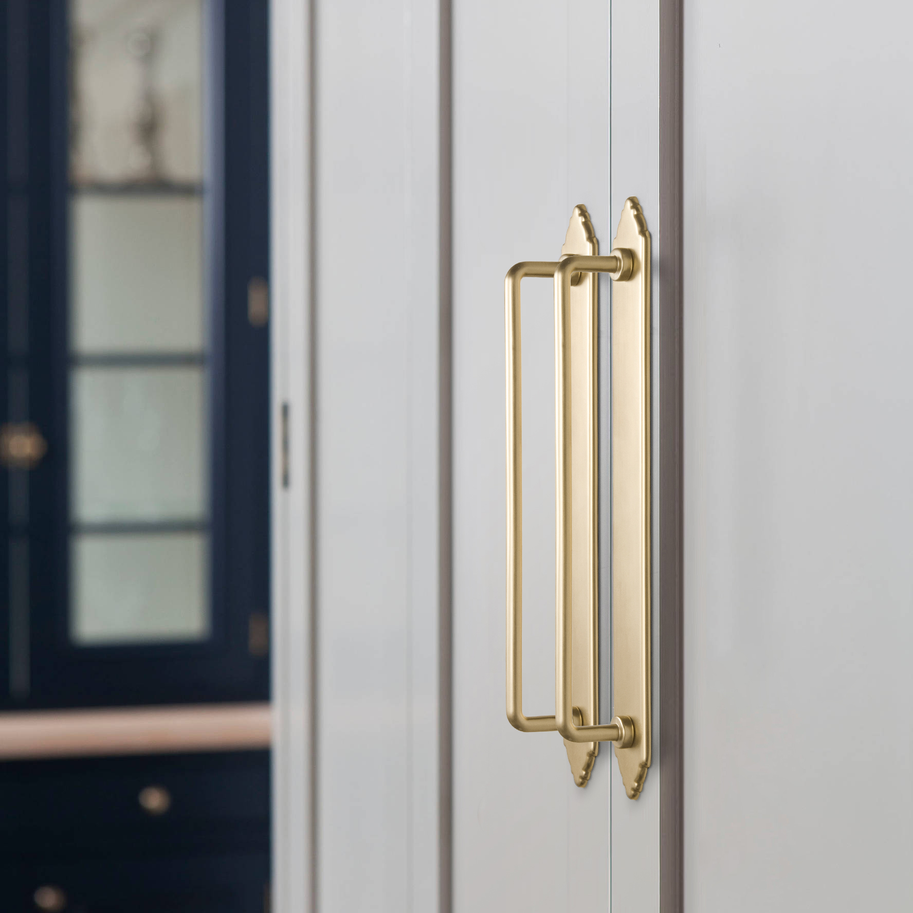 Goo-Ki Antique Brass Cabinet P - огляд і ціна Furniture Hardware With Backplate